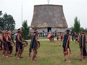 Gong performance by J'rai ethnic group (Photo: VNA)